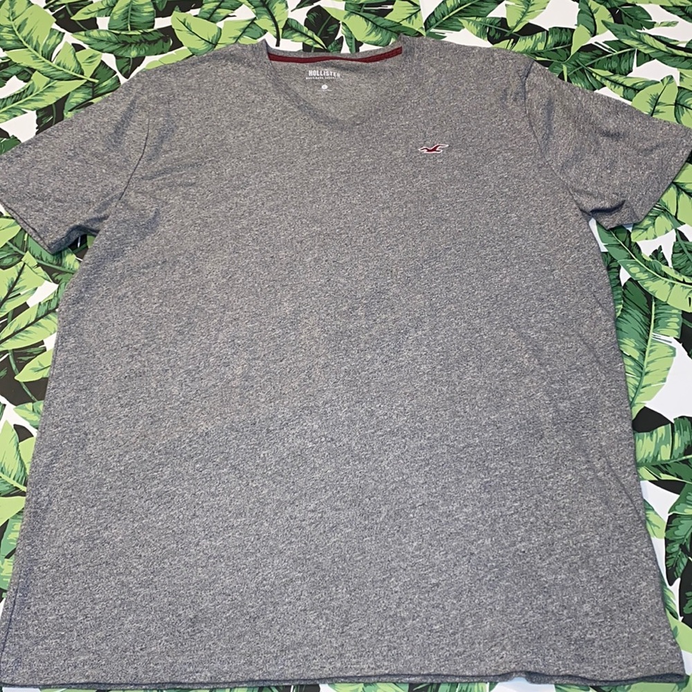 Hollister V-Neck Gray/White Soft Shirt Size Large
